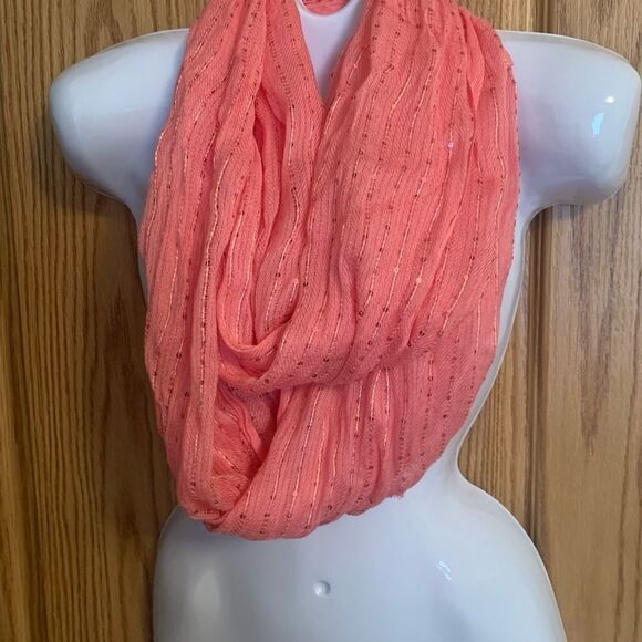Women’s Nee York and Company sparkly eternity scarf. - Picture 6 of 6